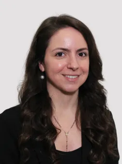 Yasmine Alhoch headshot